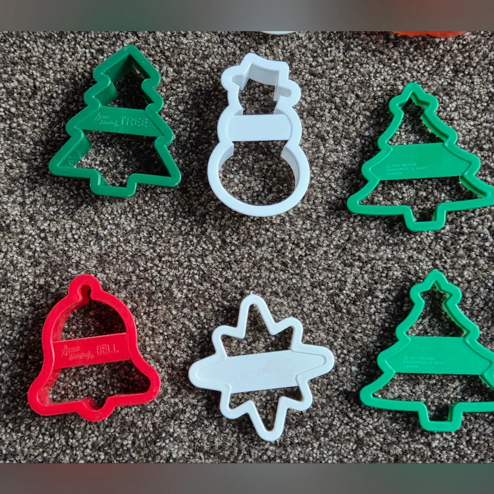 Lot of 12 WILTON / FOX RUN Plastic COOKIE CUTTERS Christmas Halloween